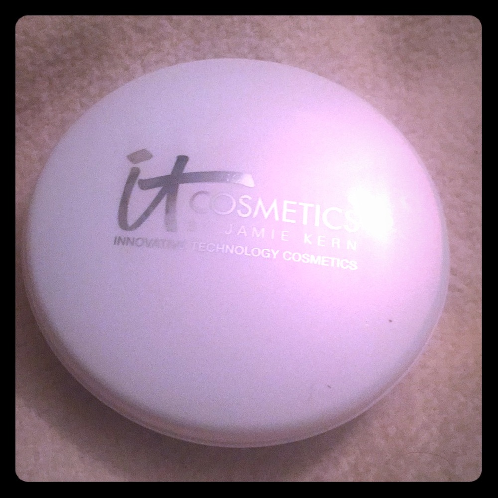 IT CELEBRATION FOUNDATION ILLUMINATION TAN